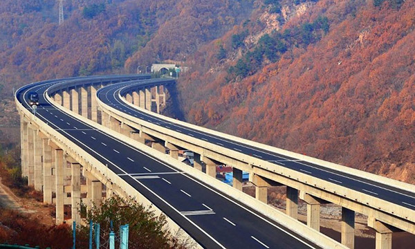 川滇合作提速省际公路通道建设 共规划布局13条高速公路